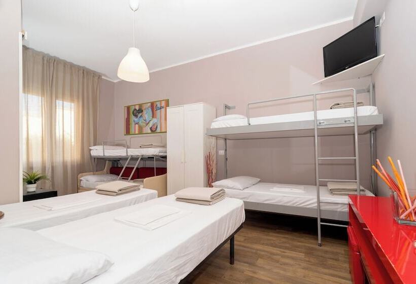 פונדק Ostello Le Sirene