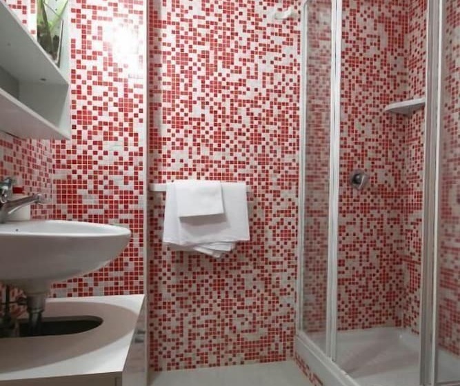 פונדק Ostello Le Sirene