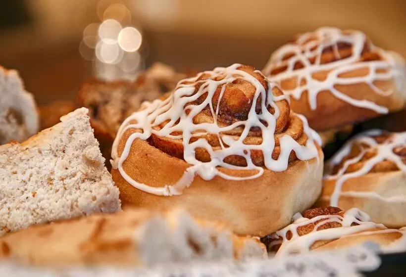 Отель Best Western Plus Hartford Lodge