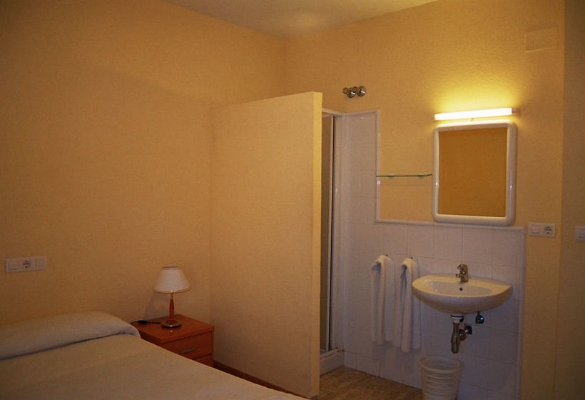 هتل Pensión Moratin