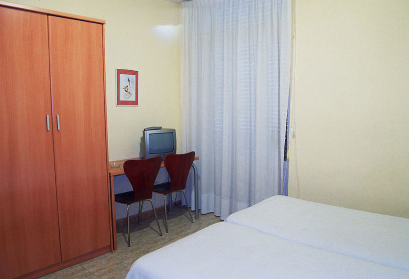 هتل Pensión Moratin