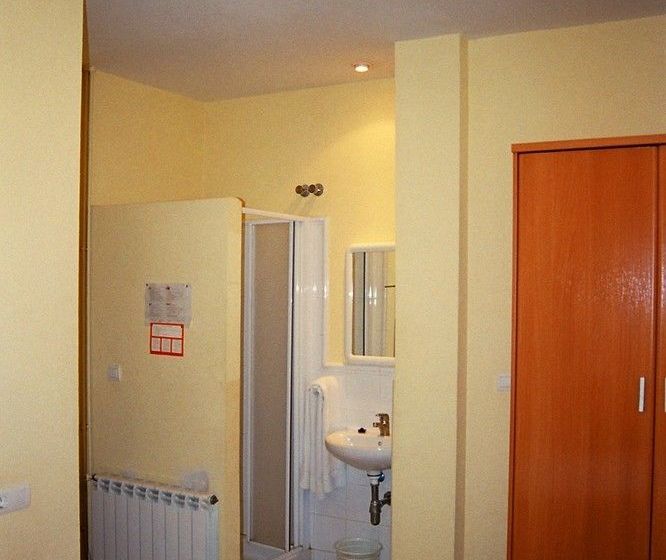 هتل Pensión Moratin