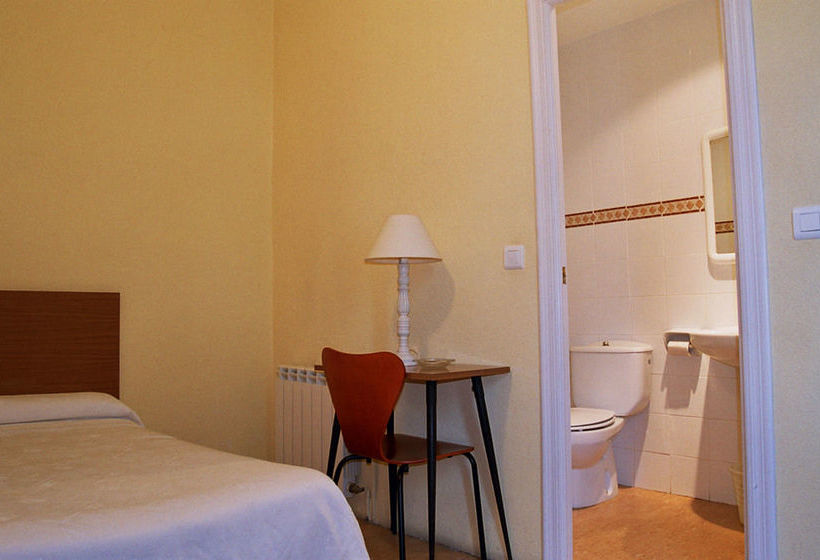 هتل Pensión Moratin