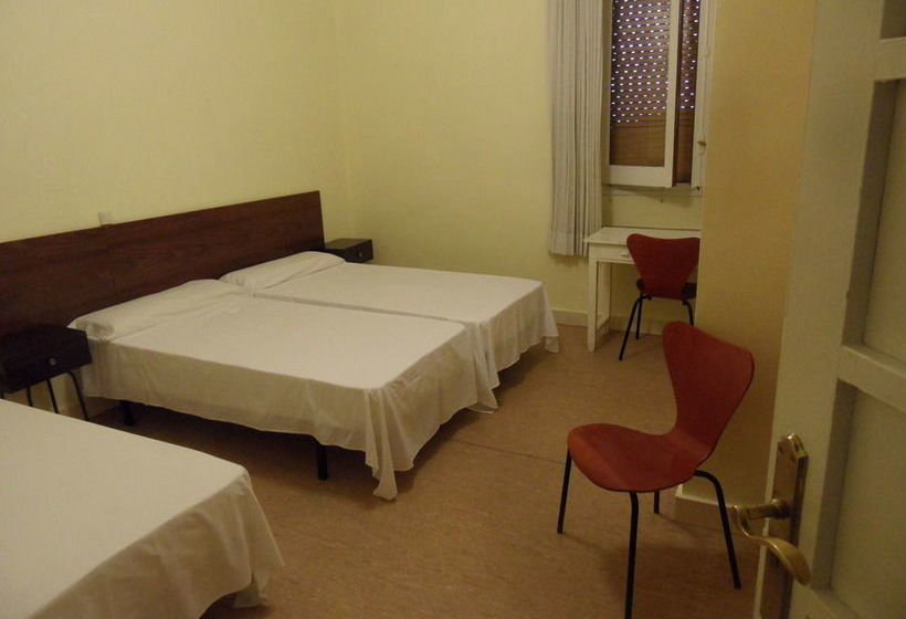 هتل Pensión Moratin