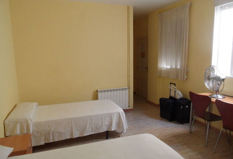 هتل Pensión Moratin