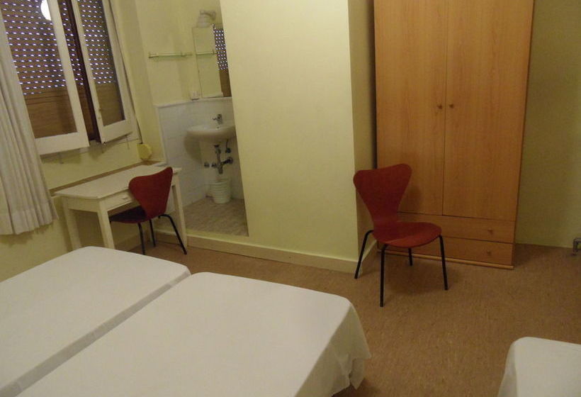 هتل Pensión Moratin