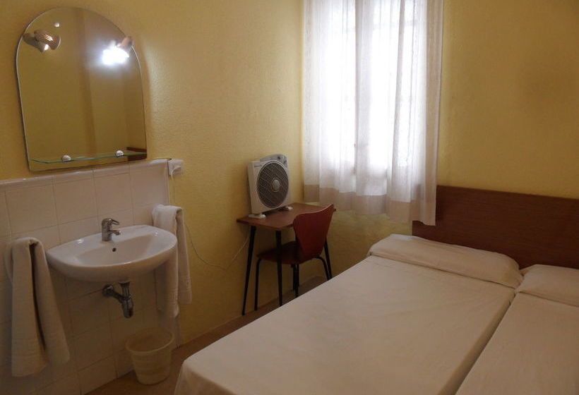 هتل Pensión Moratin