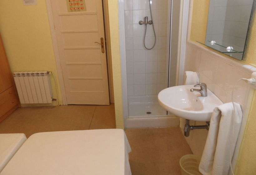 هتل Pensión Moratin