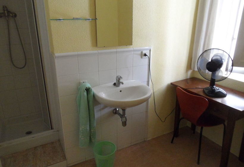 هتل Pensión Moratin