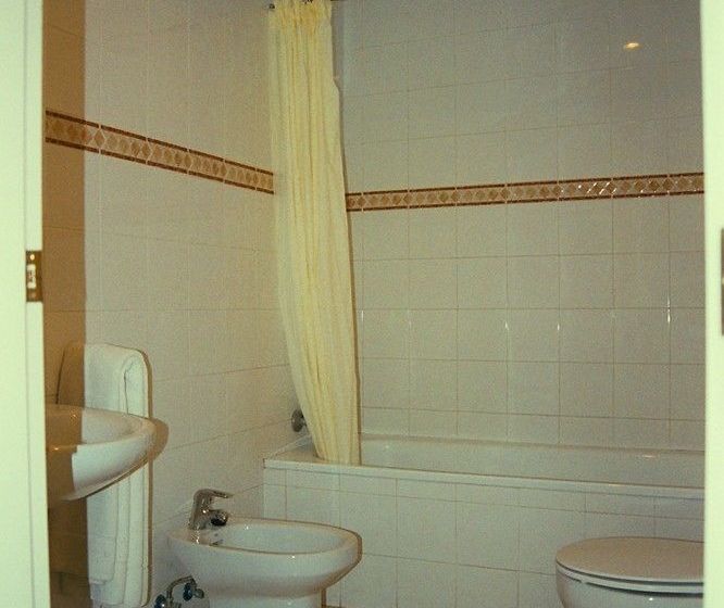 هتل Pensión Moratin