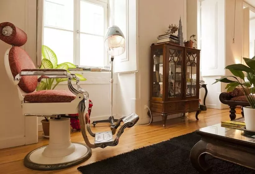 هتل Living Lounge Hostel