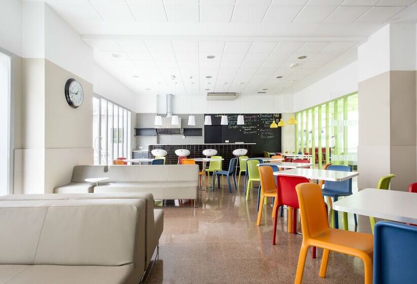 Residencia Universitaria Blas De Otero