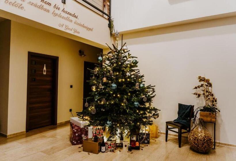 ベッドアンドブレックファースト Dominium Pincészet és Panzió