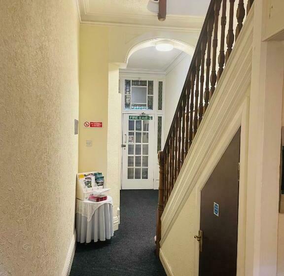 مبيت وإفطار The Roadhouse