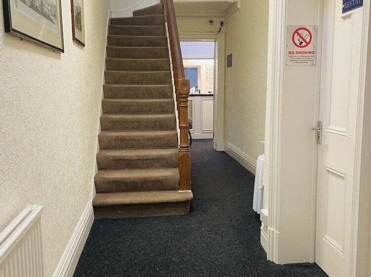 مبيت وإفطار The Roadhouse