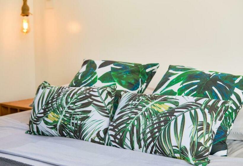 Pensão Econtainer Ubatuba