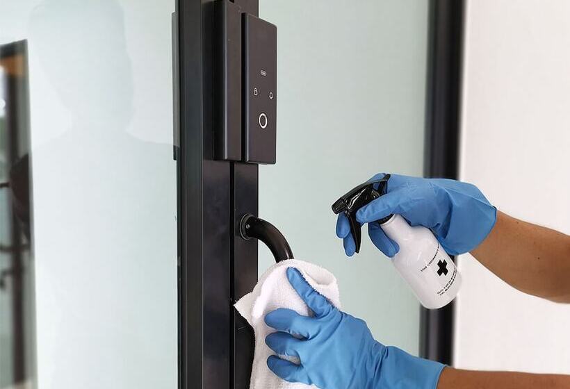 هتل The Middle Town Sha