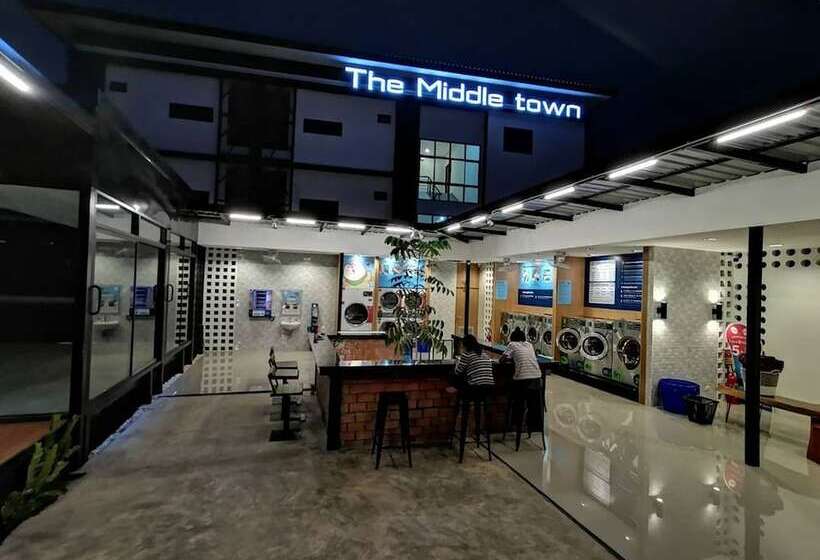 هتل The Middle Town Sha