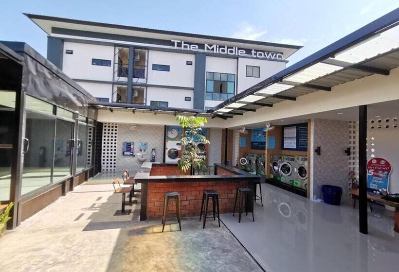 هتل The Middle Town Sha