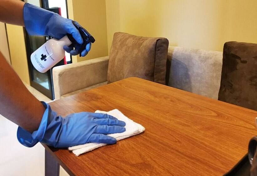 هتل The Middle Town Sha