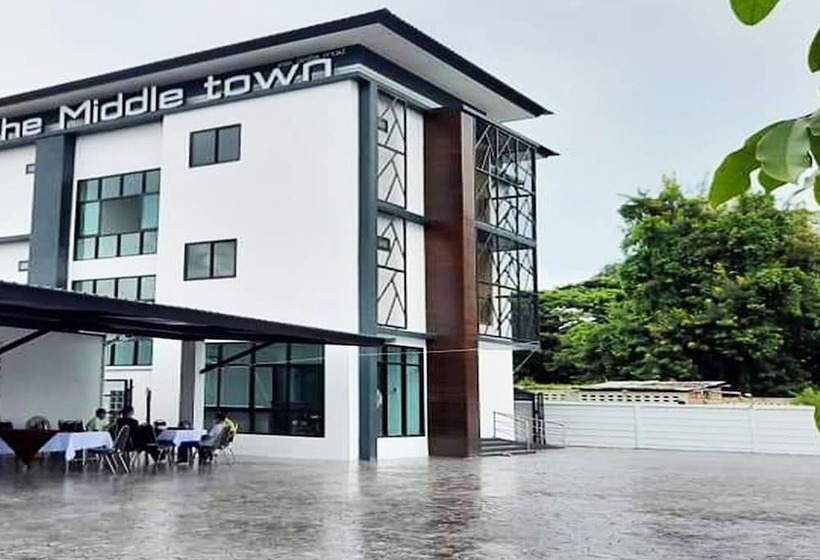 هتل The Middle Town Sha