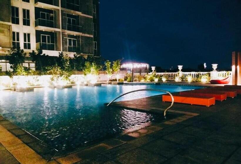 2 Br Corner Executive Suite At Lafayette Park Square Megaworld Blvd Unit 5h