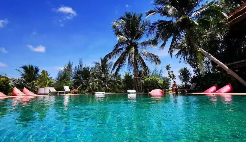 Hotelli Red Pearl Beach Resort