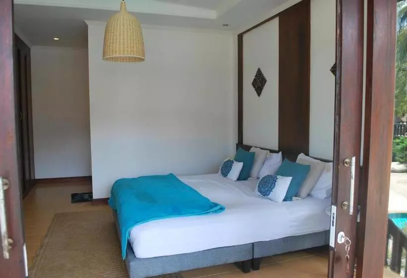 Hotelli Red Pearl Beach Resort