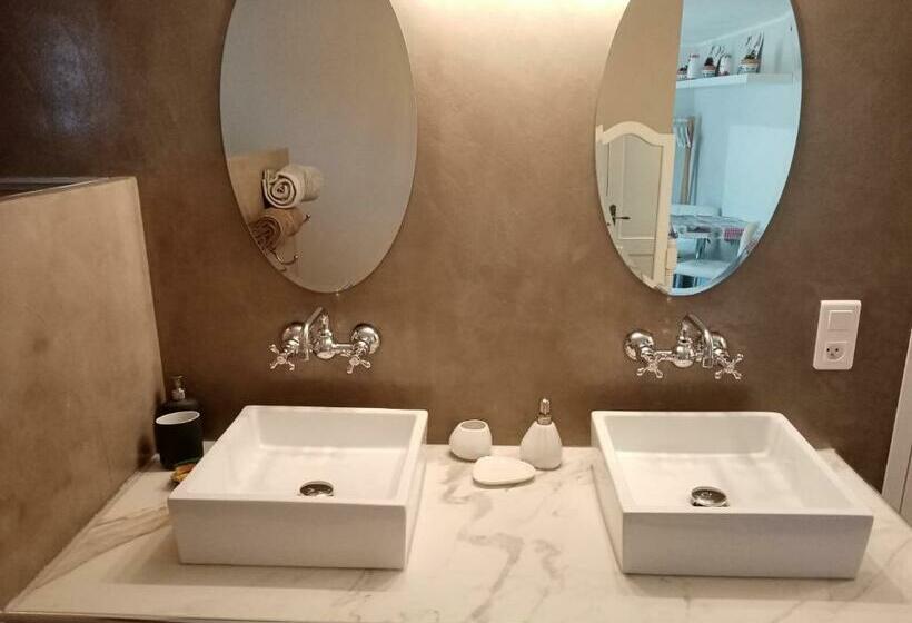 פנסיון Au Coeur Du Luberon