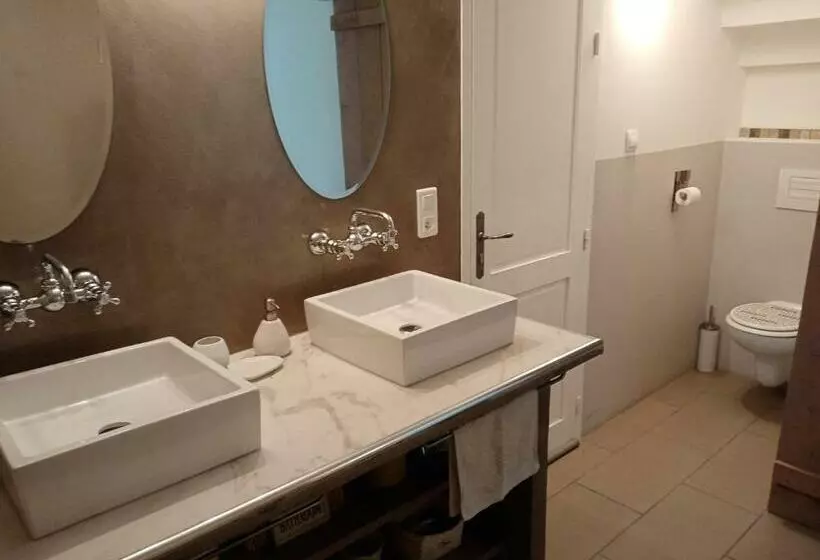 Majatalo Au Coeur Du Luberon