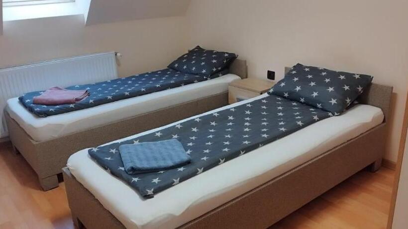 هاستل Cazare Hofmann