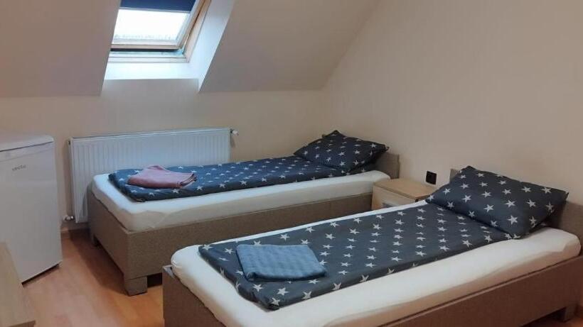 هاستل Cazare Hofmann