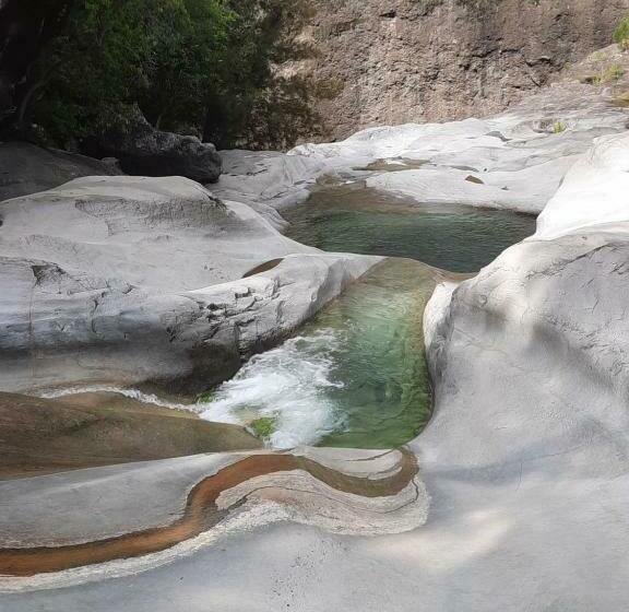 تختخواب و صبحانه Gîte Le Calou Pilon