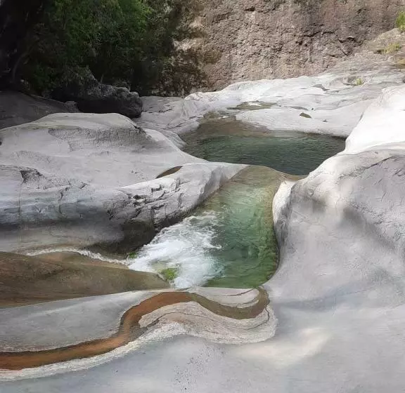 تختخواب و صبحانه Gîte Le Calou Pilon