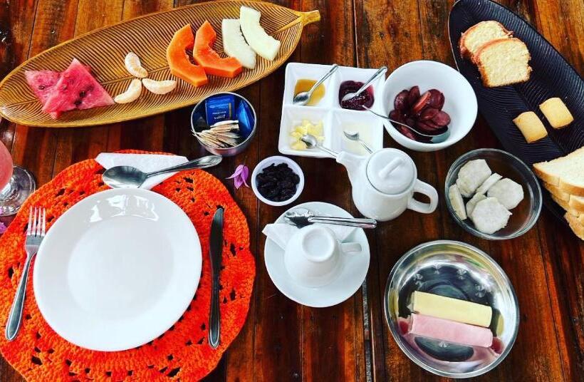 پانسیون Pousada Alumiar