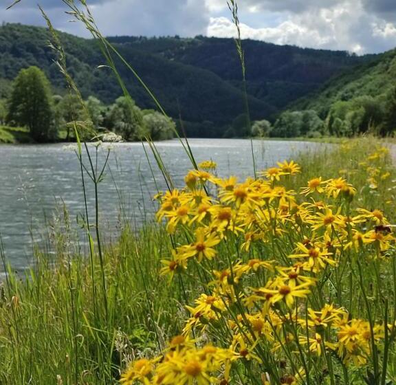 تختخواب و صبحانه Entre Meuse Et Forêt