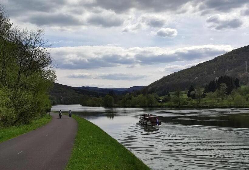 تختخواب و صبحانه Entre Meuse Et Forêt