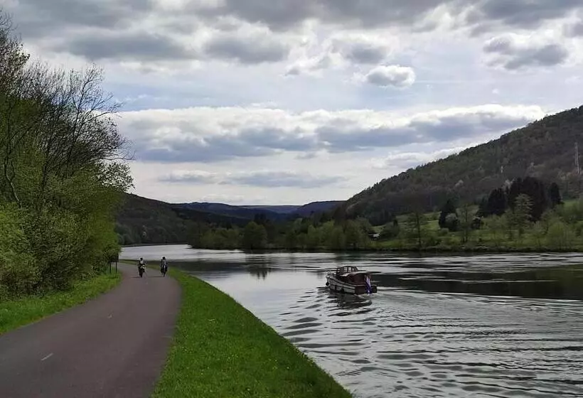 Aamiaismajoitus (B&B) Entre Meuse Et Forêt