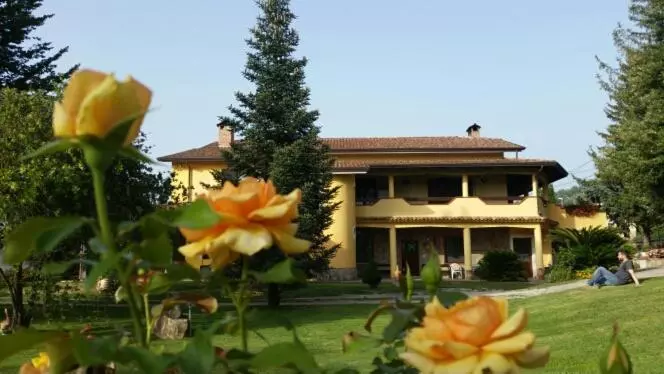 Aamiaismajoitus (B&B) Villa Lucilla