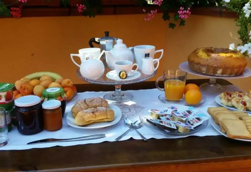 Aamiaismajoitus (B&B) Villa Lucilla