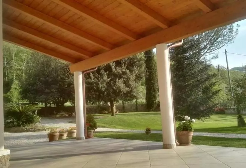 Aamiaismajoitus (B&B) Villa Lucilla