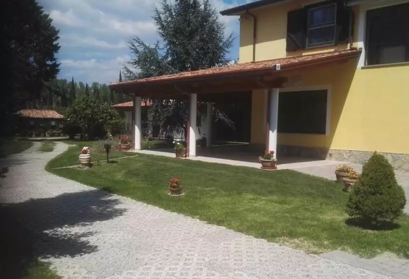 Aamiaismajoitus (B&B) Villa Lucilla