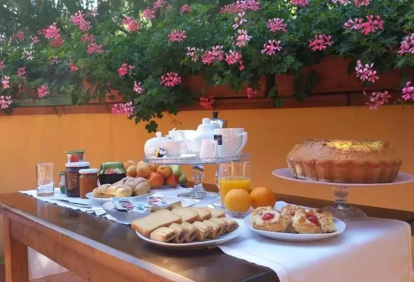 Aamiaismajoitus (B&B) Villa Lucilla