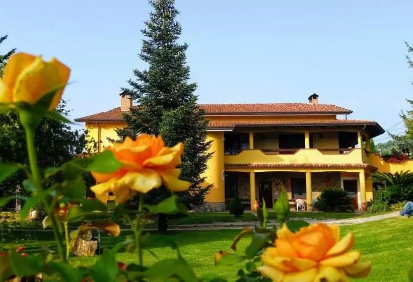 Aamiaismajoitus (B&B) Villa Lucilla