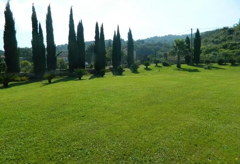 Aamiaismajoitus (B&B) Villa Lucilla