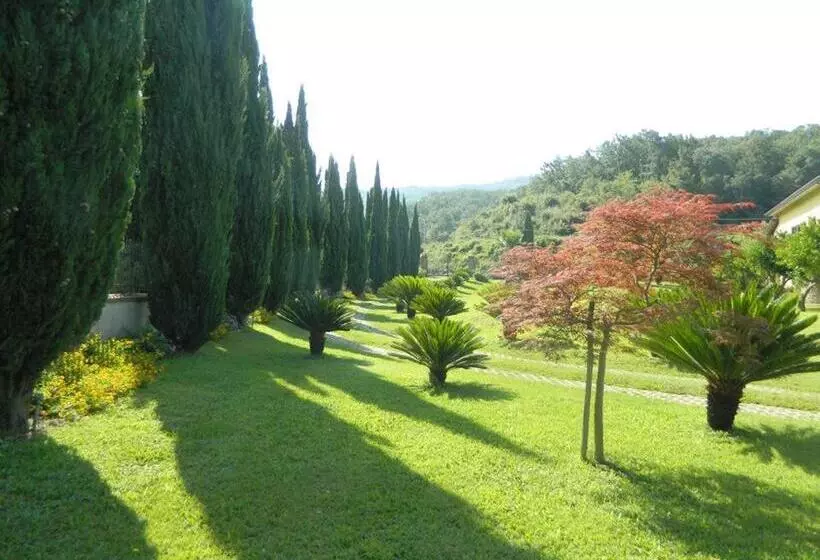 Aamiaismajoitus (B&B) Villa Lucilla