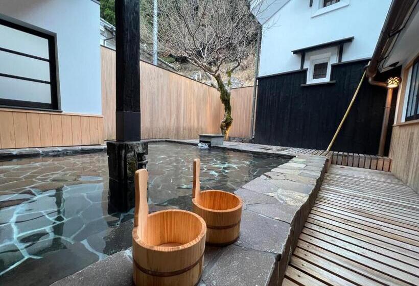 פנסיון Neold Private House