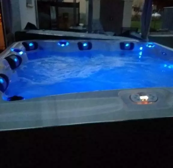 Aamiaismajoitus (B&B) 6bis Rue De La Boussaquiere St Broladre