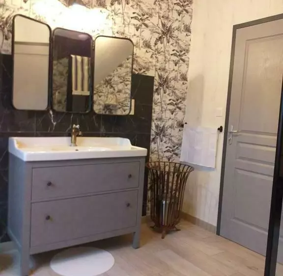 Aamiaismajoitus (B&B) 6bis Rue De La Boussaquiere St Broladre