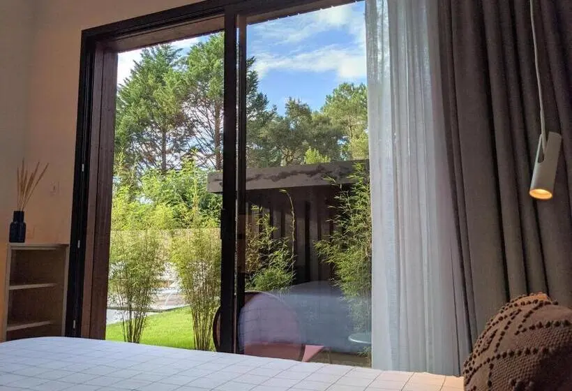 تختخواب و صبحانه Salty Woods Lodge, Chambre D Hôtes